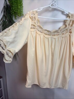 Source Unknown Cream Lace-Trim Peasant Blouse